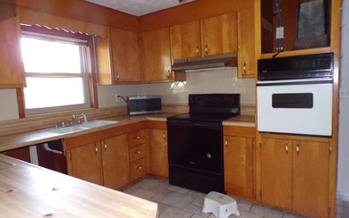 SOLID AND CONVENIENT HOME - This home nestled in the quiet but - photo 14