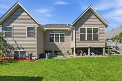 Beautiful home located in an elegant peaceful neighborhood - photo 23
