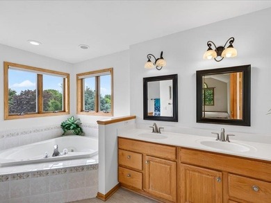 Welcome to this 4,126 sq ft home in desirable Seminole Hills - photo 30
