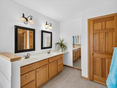 Welcome to this 4,126 sq ft home in desirable Seminole Hills - photo 32