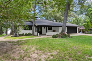 BEAUTIFUL WATERFRONT HOME -- GOLDEN ACRES SUBDIVISION! SOLD - photo 2