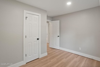 Prime commercial space available on Lady's Island's second - photo 14