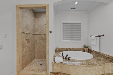 This elegant executive brick home offers luxury living and - photo 21