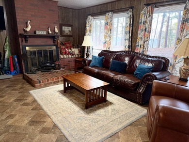 Stunning Retreat with Panoramic Views! Discover the perfect - photo 4