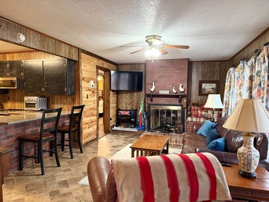 Stunning Retreat with Panoramic Views! Discover the perfect - photo 7