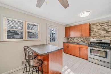Welcome to this beautiful and well-maintained Cape located in - photo 6