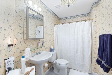 This stunning 4 Bedroom, 4 Full Bath end-unit Townhouse offers - photo 27
