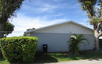 Kendale Lakes Area Townhome/Townhouse For Sale in Miami Florida