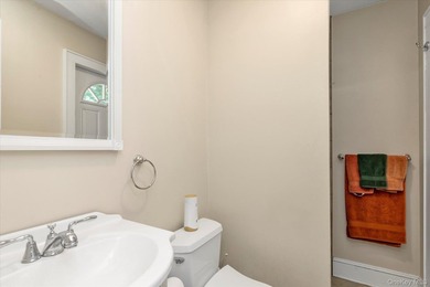 Merrick - Charming and Beautiful Colonial home with relaxing - photo 12