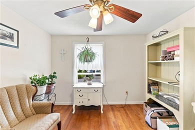 Opportunity knocks! Quintessential split home set in an ideal - photo 13