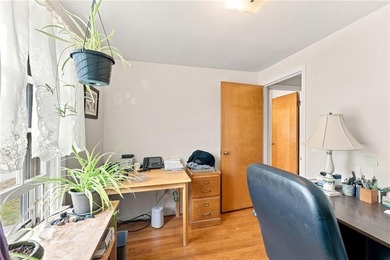 Opportunity knocks! Quintessential split home set in an ideal - photo 18