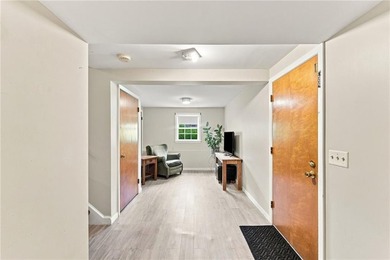Opportunity knocks! Quintessential split home set in an ideal - photo 20