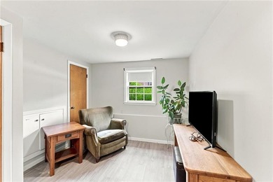 Opportunity knocks! Quintessential split home set in an ideal - photo 21