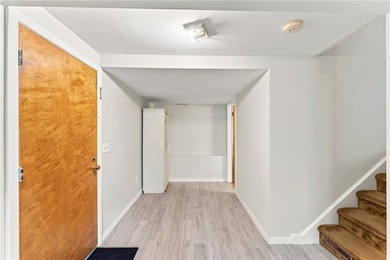 Opportunity knocks! Quintessential split home set in an ideal - photo 22