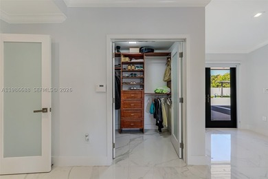 Welcome to this masterpiece of modern architecture! Experience - photo 31