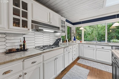 BEST VALUE ON THE LAKE. Waterfront Lake Oswego living in a - photo 11