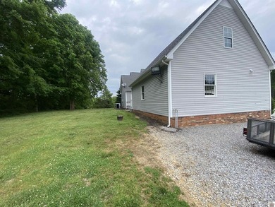 Country living at it's best. Check out this custom-built home - photo 11