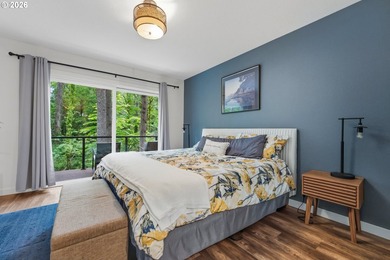 BEST VALUE ON THE LAKE. Waterfront Lake Oswego living in a - photo 17
