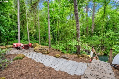 BEST VALUE ON THE LAKE. Waterfront Lake Oswego living in a - photo 32