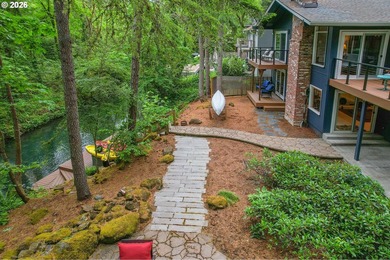 BEST VALUE ON THE LAKE. Waterfront Lake Oswego living in a - photo 35