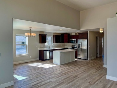 Newly remodeled interior with prime location near Flathead Lake - photo 9