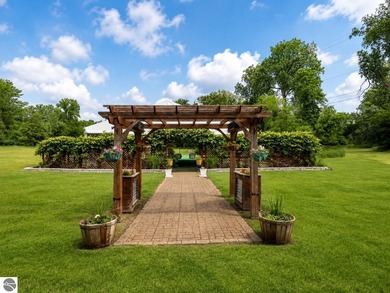 10,000sq. ft + acres in downtown Mt. Pleasant. 600' of River - photo 31