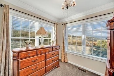 ***MOTIVATED SELLERS*** -Freshly painted decks. Top deck and - photo 32