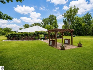 10,000sq. ft + acres in downtown Mt. Pleasant. 600' of River - photo 32