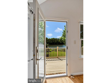 Nestled within the exclusive gates of South River Landing, a - photo 33