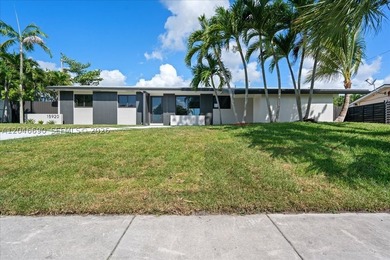 Welcome to this beautifully renovated 4-bedroom, 2-bathroom home - photo 33