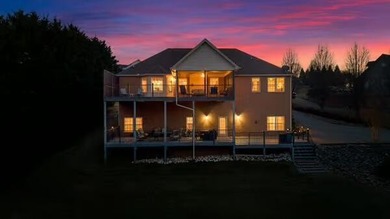 ***MOTIVATED SELLERS*** -Freshly painted decks. Top deck and - photo 43