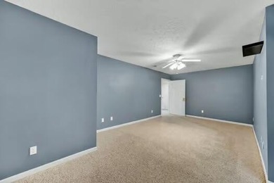 ***MOTIVATED SELLERS*** -Freshly painted decks. Top deck and - photo 59