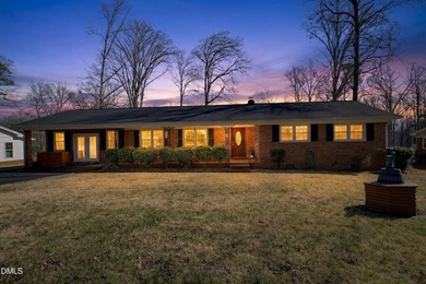 At almost 2,700 sq. ft, this large BEAUTIFULLY REMODELED - photo 1