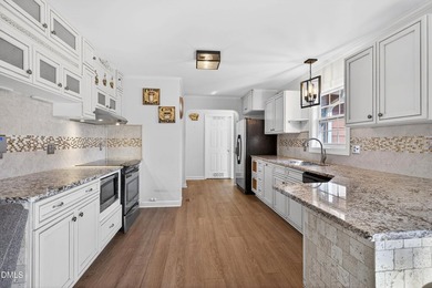 At almost 2,700 sq. ft, this large BEAUTIFULLY REMODELED - photo 4