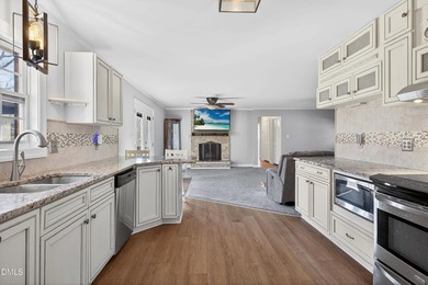 At almost 2,700 sq. ft, this large BEAUTIFULLY REMODELED - photo 7