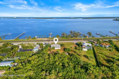 (private lake, pond, coastal) Home For Sale in Grant Valkaria Florida