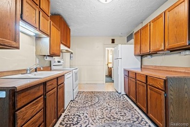 Rare opportunity to own a beautifully situated home in the heart - photo 11