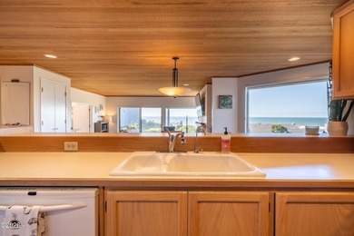 Welcome to effortless coastal living in the desirable Searidge - photo 17