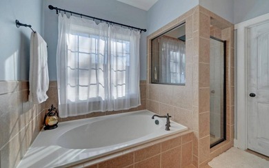 Experience lake living at its best in this beautifully crafted 4 - photo 17