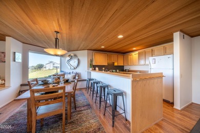 Welcome to effortless coastal living in the desirable Searidge - photo 18