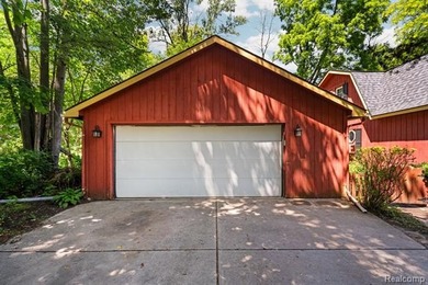 Rare opportunity to own a beautifully situated home in the heart - photo 18