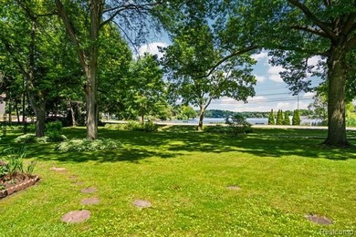 Rare opportunity to own a beautifully situated home in the heart - photo 23