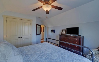 Experience lake living at its best in this beautifully crafted 4 - photo 32