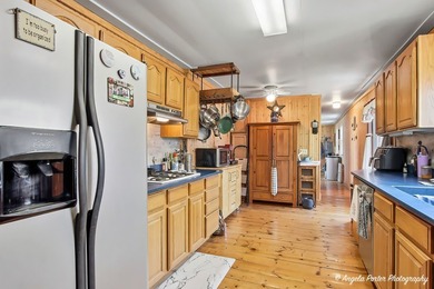 GORGEOUS FOX RIVERFRONT 3 BED / 2 BATH 2-STORY HOME WITH 58 FEET - photo 11
