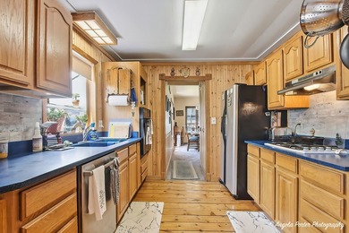 GORGEOUS FOX RIVERFRONT 3 BED / 2 BATH 2-STORY HOME WITH 58 FEET - photo 14