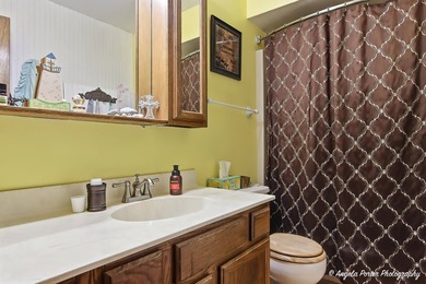 GORGEOUS FOX RIVERFRONT 3 BED / 2 BATH 2-STORY HOME WITH 58 FEET - photo 22