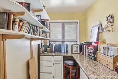 GORGEOUS FOX RIVERFRONT 3 BED / 2 BATH 2-STORY HOME WITH 58 FEET - photo 23