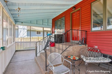 GORGEOUS FOX RIVERFRONT 3 BED / 2 BATH 2-STORY HOME WITH 58 FEET - photo 29