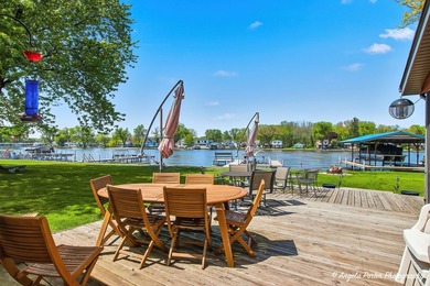 GORGEOUS FOX RIVERFRONT 3 BED / 2 BATH 2-STORY HOME WITH 58 FEET - photo 31