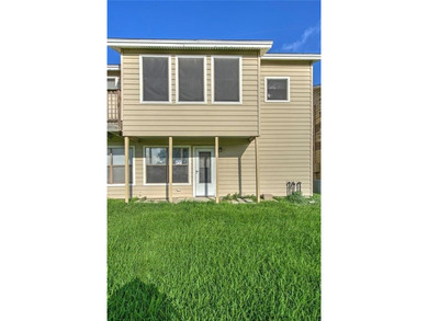 Discover the charm of this refreshed 2-bedroom, 2.5-bathroom - photo 2